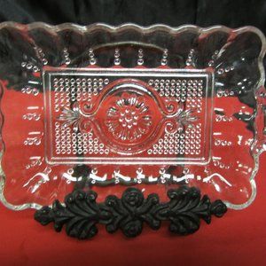 VINTAGE 50'S CLEAR PRESSED GLASS RELISH TRAY, DOTTED WITH FLOWER IN CENTER